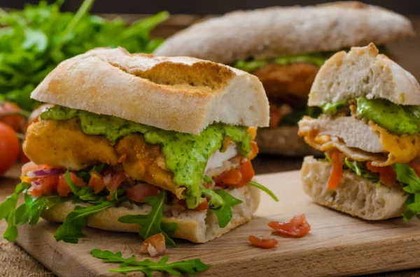Sandwich au poulet grillés